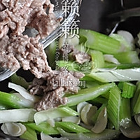 西芹百合炒牛肉的做法图解6