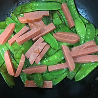 豌豆荚炒火腿的做法图解5
