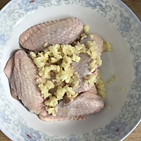 蒜香鸡翅的做法图解2