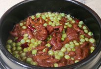青碗豆肥肠的做法