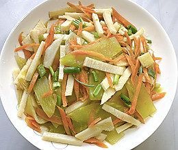 #寻味外婆乡传承春日宴# 春笋焖莴笋的做法