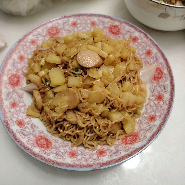 孜然土豆方便面的做法