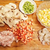 #向往的生活 就是外婆乡#红火龙果培根虾仁蛋炒饭的做法图解3