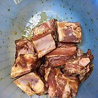 猪排骨炖香菇的做法图解1