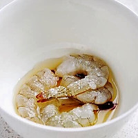 小姨妈蒸蛋羹的做法图解1