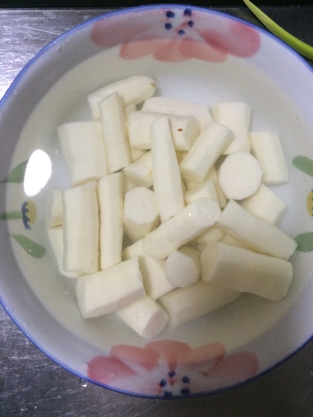 山药炖脆骨的做法图解3