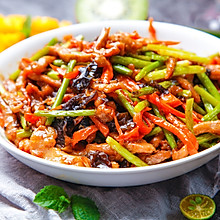 鱼香肉丝色香味俱全的下饭菜，只需一步就能搞定