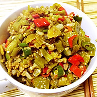 肉末辣炒酸豆角---下饭菜的做法图解2