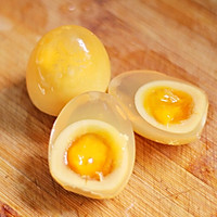 双椒拌黄金皮蛋的做法图解4