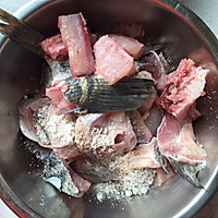 酸菜鱼汆肉丸的做法图解4