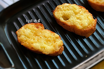 空气炸锅：蛋黄酱蒜香烤面包