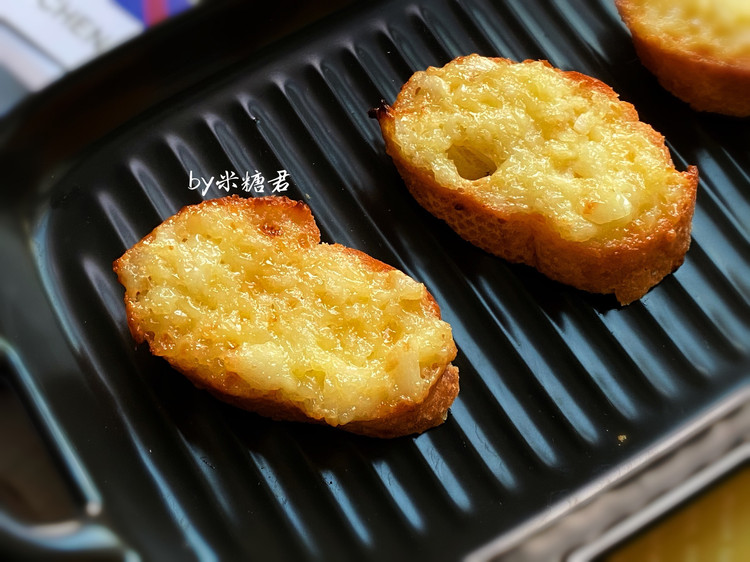 空气炸锅：蛋黄酱蒜香烤面包的做法