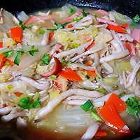 #憋在家里吃什么#火腿蟹味菇炖白菜的做法图解11