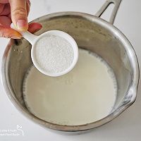 草莓焦糖炖蛋白的做法图解2