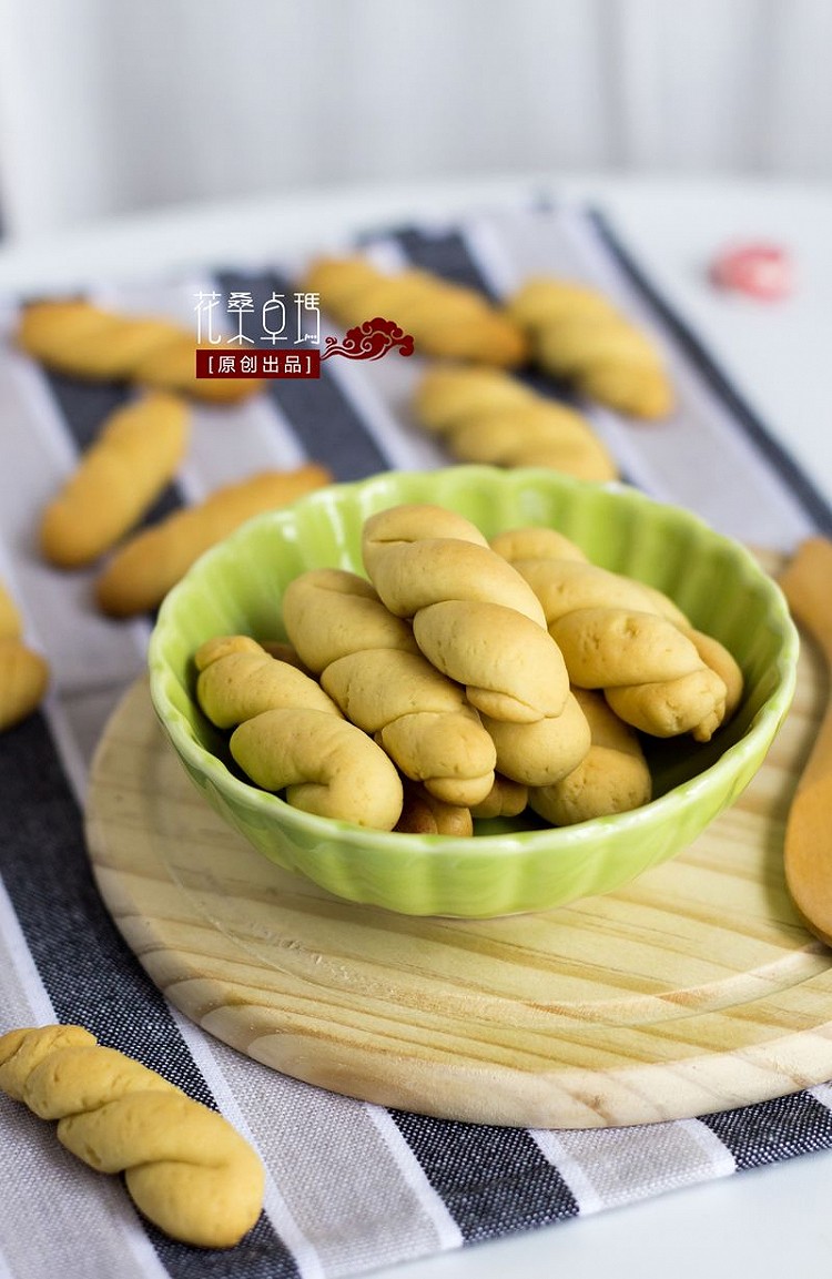 【蜂蜜麻花卷】小巧可爱的休闲零食的做法