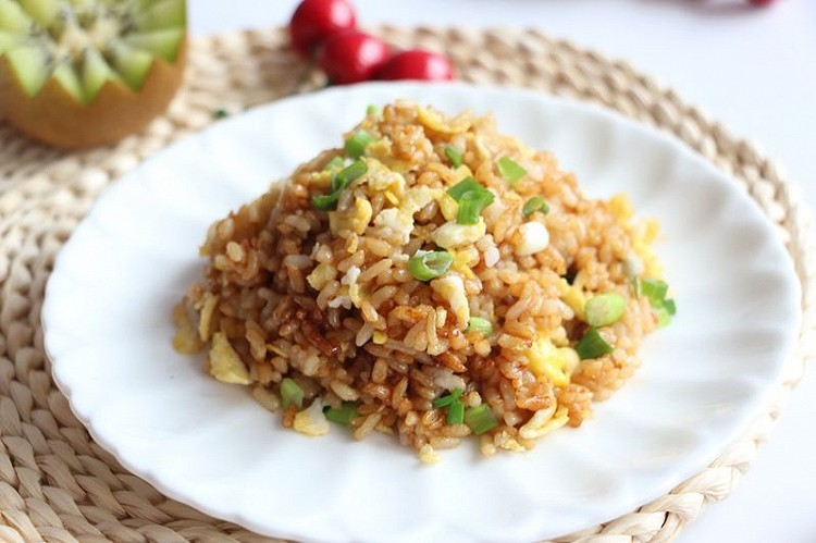 酱油炒饭的做法