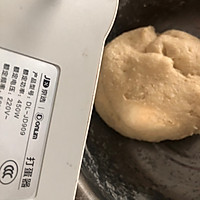 超级松软芝士培根面包，不用厨师机也能轻松出膜的揉面办法的做法图解2