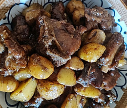 猪骨炖板栗土豆的做法