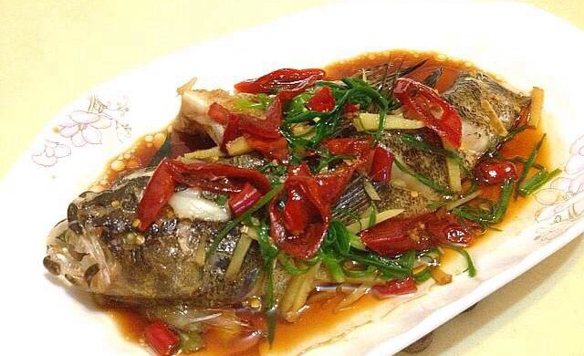 小妹家常菜之七：酱椒蒸笋壳鱼