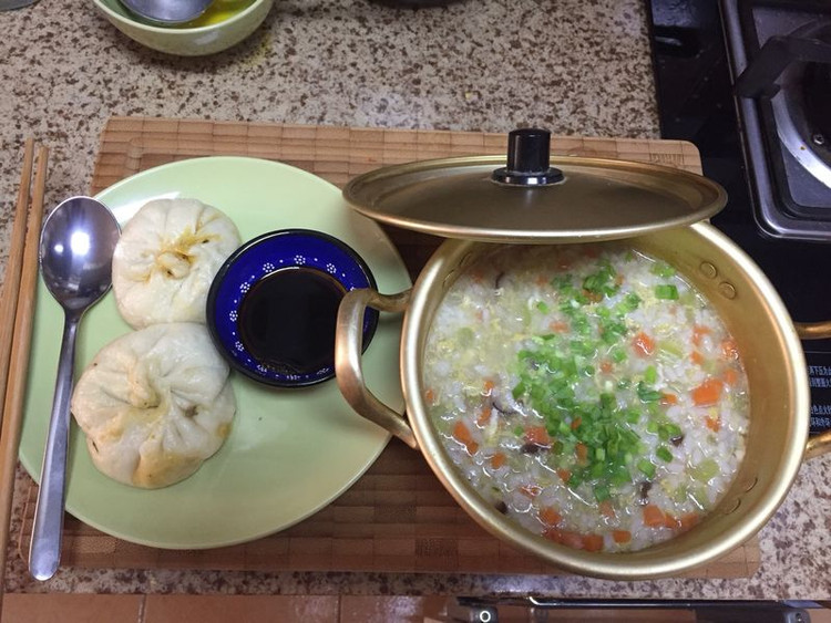 蔬菜蛋花粥（剩米饭版）的做法