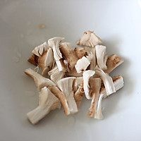 快手菜——香菇蒸鸡腿的做法图解4