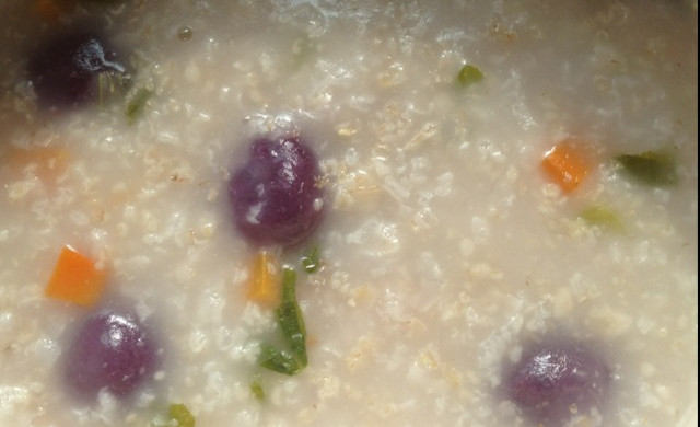 胡萝卜生菜薯圆燕麦粥