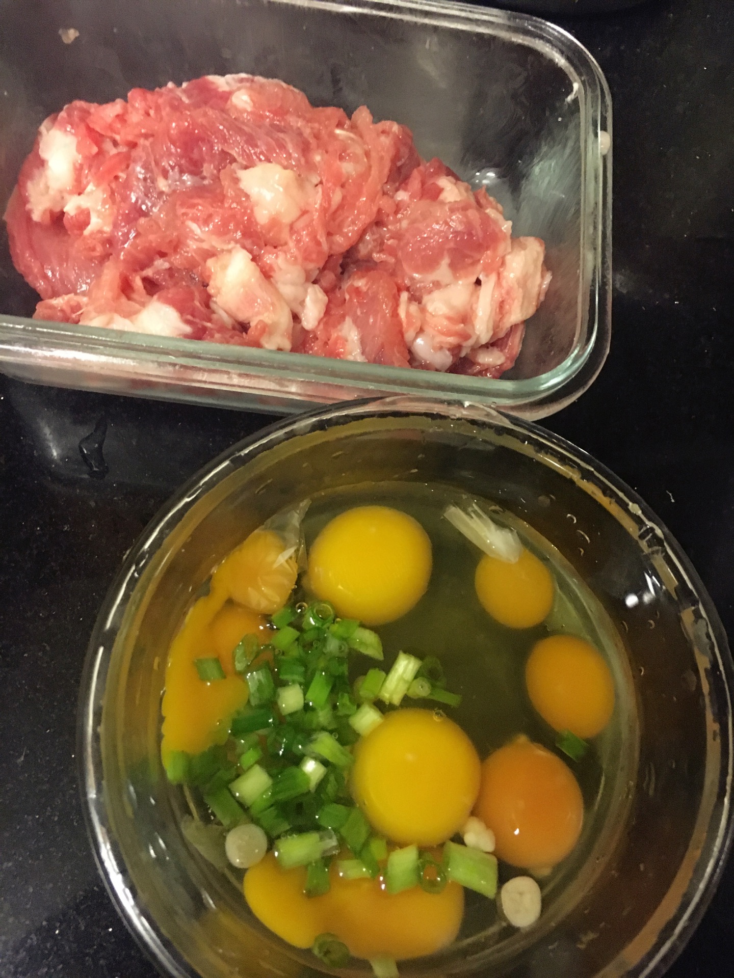 猪肉小方抱蛋怎么做_猪肉小方抱蛋的做法_张小厨厨房_豆果美食