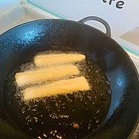 外脆里嫩满嘴瓷实的油条的做法图解3