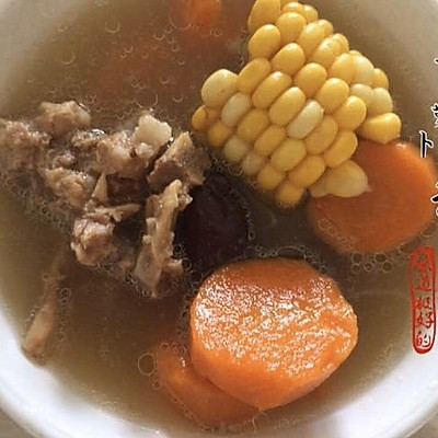 煲一蛊汤，温暖你的胃--胡萝卜玉米排骨汤