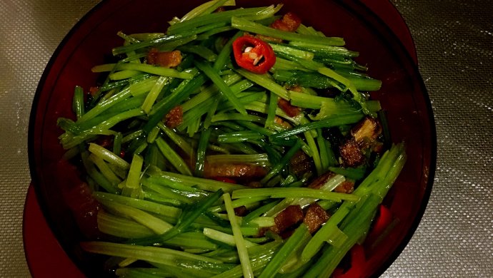芹菜炒咸肉