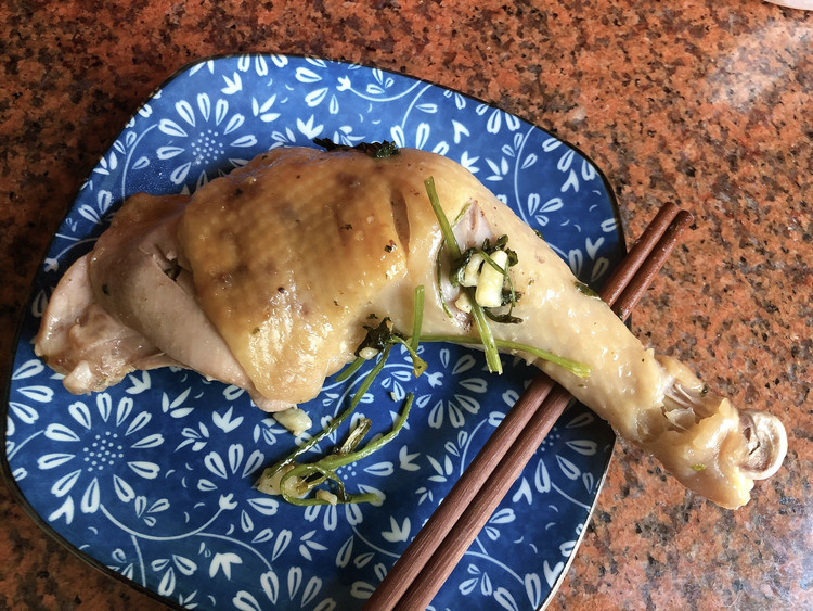 快手电饭煲盐焗鸡腿的做法