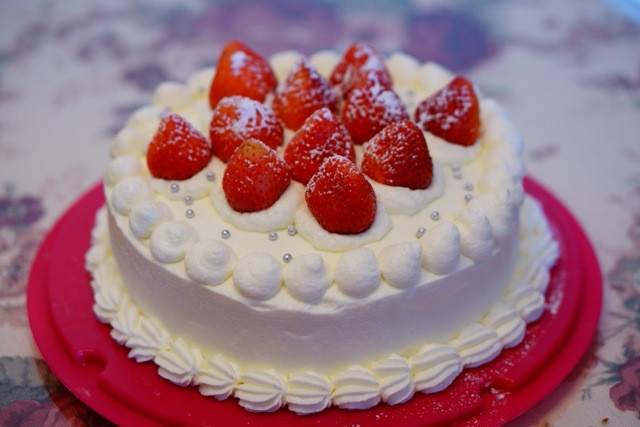 草莓戚风奶油蛋糕（8寸）的做法