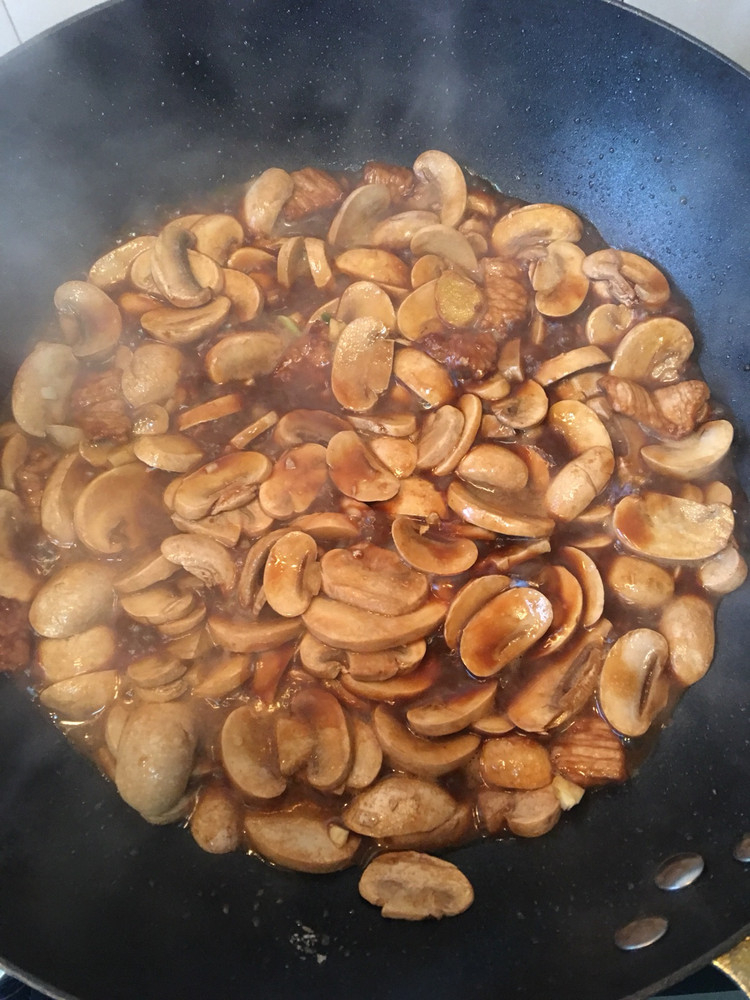 蘑菇炒肉片的做法