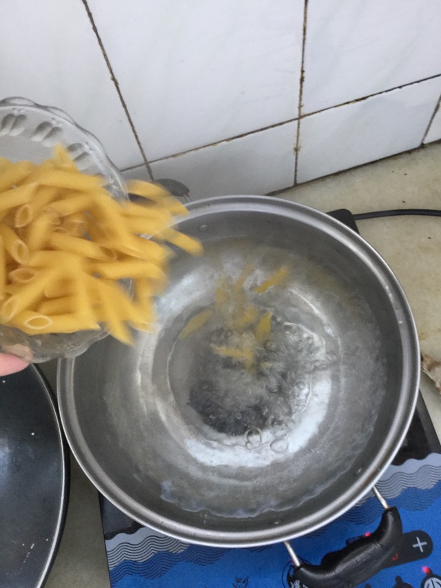 奶油蘑菇通心粉的做法图解5