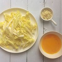蒜蓉白菜炒鸡蛋的做法图解1