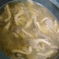 秀珍菇猪肝汤  还可以生菜 菠菜 猪肝做汤的做法图解3