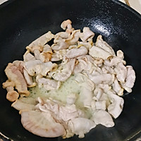 酸菜焖猪小肠的做法图解1