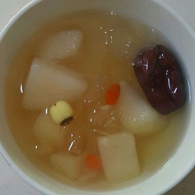 银耳红枣雪梨汤