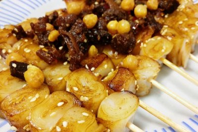 菜和主食都是它，只需2块钱就吃得很嗨的……牛肉酱烤卷粉