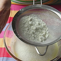 牛奶戚风蛋糕#夏日时光#的做法图解5