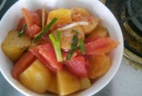 西红柿焖土豆的做法