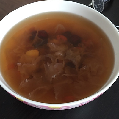 美白养颜银耳汤