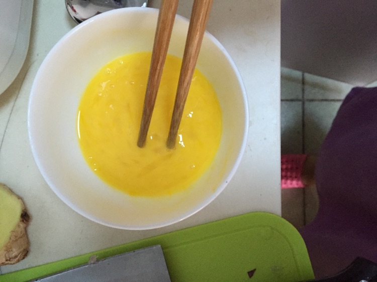 蛤蜊干紫菜蛋花汤的做法图解3