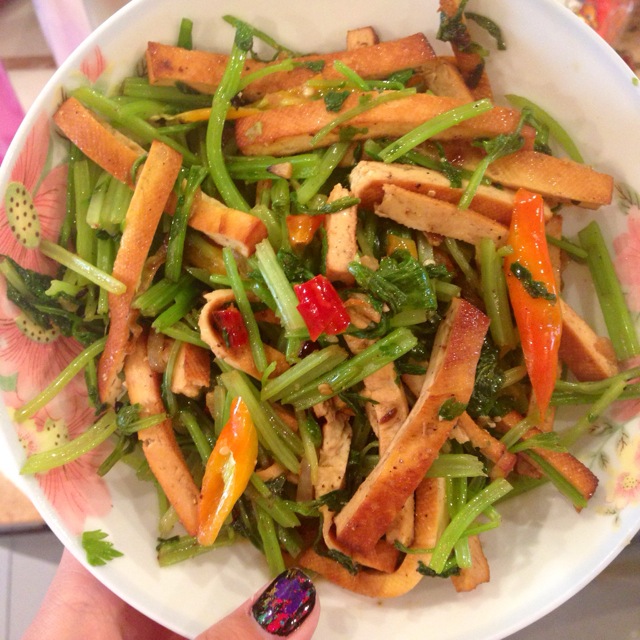 Celery and dried bean with green leaves