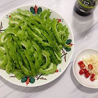夏日必吃！低卡低脂清热解毒！凉拌苦瓜的做法图解1
