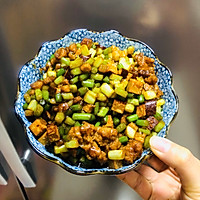 快手菜也是下饭菜——蒜苔炒肉丁的做法图解8