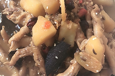 鸡爪烧土豆