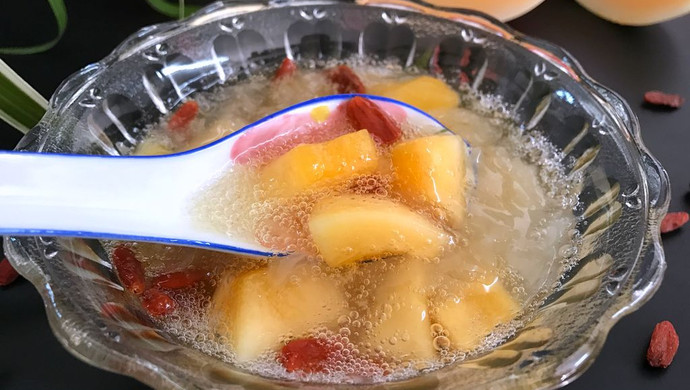 甜瓜枸杞银耳羹