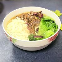 洋葱炒牛肉青菜面的做法图解6