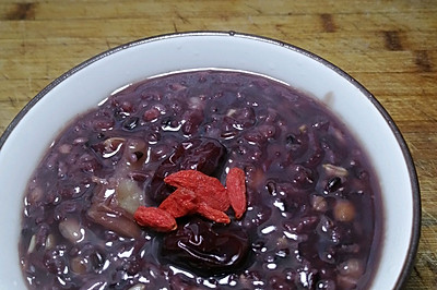 红枣紫米云豆粥